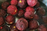 以新鲜杨梅为主要原料，加入柠檬、蜂蜜等辅料，让你在家也能享受到自然果香。