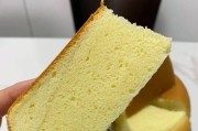 电饭锅卷蛋糕的简易做法（如何在家轻松做出美味卷蛋糕）