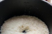 爱上甜白酒，品尝浓郁滋味（从选材到酿造，探秘甜白酒的独特之处）