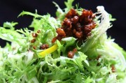 紫甘蓝拌苦菊的健康美食（以苦菊清热解毒，紫甘蓝补充维生素C）