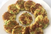 香煎南瓜丝鸡蛋饼，美味早餐快手做法（15分钟学会煎出香嫩美味的南瓜丝鸡蛋饼）