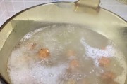 豌豆尖丸子汤的做法（家常美味菜谱，一碗汤温暖你我）