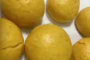 小花南瓜馒头的制作方法（健康美味的南瓜馒头，体验不一样的口感）