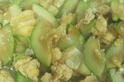 美食分享——油渣土豆炒莴笋（健康简单家常菜，快来试试吧！）
