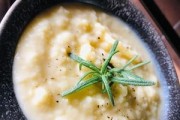 一口暖心的土豆泥粥（家常美味，轻松做出，营养健康）
