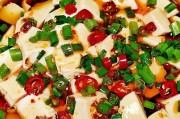榨菜拌豆腐——美味又健康的冷菜（用榨菜为豆腐增色添香，简单易学的菜谱）