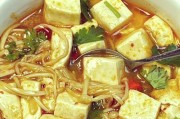 玉子豆腐烩金针菇，美味又健康的佳肴（健康食谱，轻松烹制，金针菇营养丰富，玉子豆腐口感细腻）