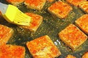 香辣臭豆腐的制作方法（口感独特，香辣适口，让你爱不释手）