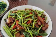 美食推荐-野生藜蒿炒腊肉（探秘最地道的山村美食，野生藜蒿炒腊肉的制作方法大揭秘！）