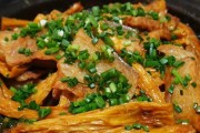 五花肉炒腐竹的做法（家常美食，营养丰富的肉菜搭配）