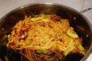 蒸豆角卤面的制作方法（家常美食，口感鲜美，健康营养）