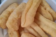自制小油条（用家庭厨房做出美味的小油条）