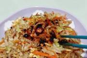 美味可口的菜花炒饼（让你爱不释口的家常美食）
