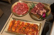 香辣烤猪皮的做法（重庆火锅必备，肉质鲜美，口感酥脆）