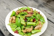 酸萝卜尖椒炒肉做法详解（口感鲜嫩，营养丰富，健康美味）