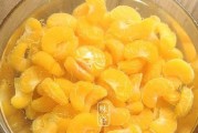 砂锅煲橘子罐头的制作方法（一份酸甜可口的自制健康零食）