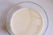 学会制作香滑牛奶布丁的完美方法（手把手教你制作口感顺滑的布丁甜品）