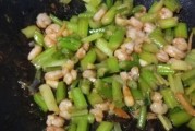 虾仁炝香芹的烹饪秘诀（口感鲜美，清爽怡人，虾香浓郁，芹香四溢）