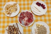 以五指毛桃白扁豆猪骨炖汤为主角的养生健康大餐（探究传统中药与美食的完美结合，享受养生之美）