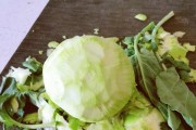 双丝苤蓝，营养丰富的美味菜品（做法简单易学，尽享口感与健康）