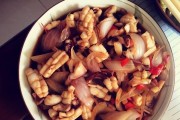 香辣洋葱炒鱿鱼（美味可口，口感鲜美）