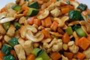 双椒腰果鸡丁（健康饮食从餐桌开始；家常菜谱分享）
