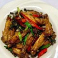 油炸香辣鸡翅做法大揭秘（如何在家轻松制作香辣鸡翅？）