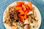 以五指毛桃牛大力骨头汤为主题的美味家常菜谱（健康美味，美容养颜，营养丰富的家常菜）