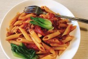丝瓜火腿鸡蛋炒意大利面（打造美味易做的快餐之选）