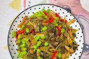 酸菜炒毛豆——美味可口的下饭佳品（家常小炒菜，酸辣口感，营养丰富）