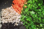 香菇木耳饺子的制作方法（营养美味的家常菜）