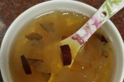 手把手教你做银耳桃胶红枣汤（中医养生美容汤，轻松熬一锅轻松养生美容，让你水润年轻常青）