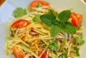 教你做出美味的三丝沙拉（以鸡肉为主材，轻松打造营养又美味的健康沙拉）