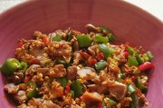小米椒爆鸡胗的制作方法（香辣可口的家常美味）