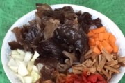 肉夹茄子香菇木耳的美味做法（家庭美食，营养美味，快来尝尝吧！）