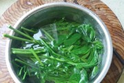 美味健康的香椿拌黄豆食谱（让你爱上素食生活的经典佳肴）