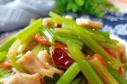 美味健康的猪肉炒芹菜（快速简单的家常菜，营养健康又美味）