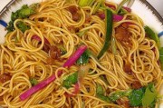 用肉酱炸出美味酱料的制作方法（掌握这些技巧，炒出口感香浓、色泽鲜艳的炸酱）